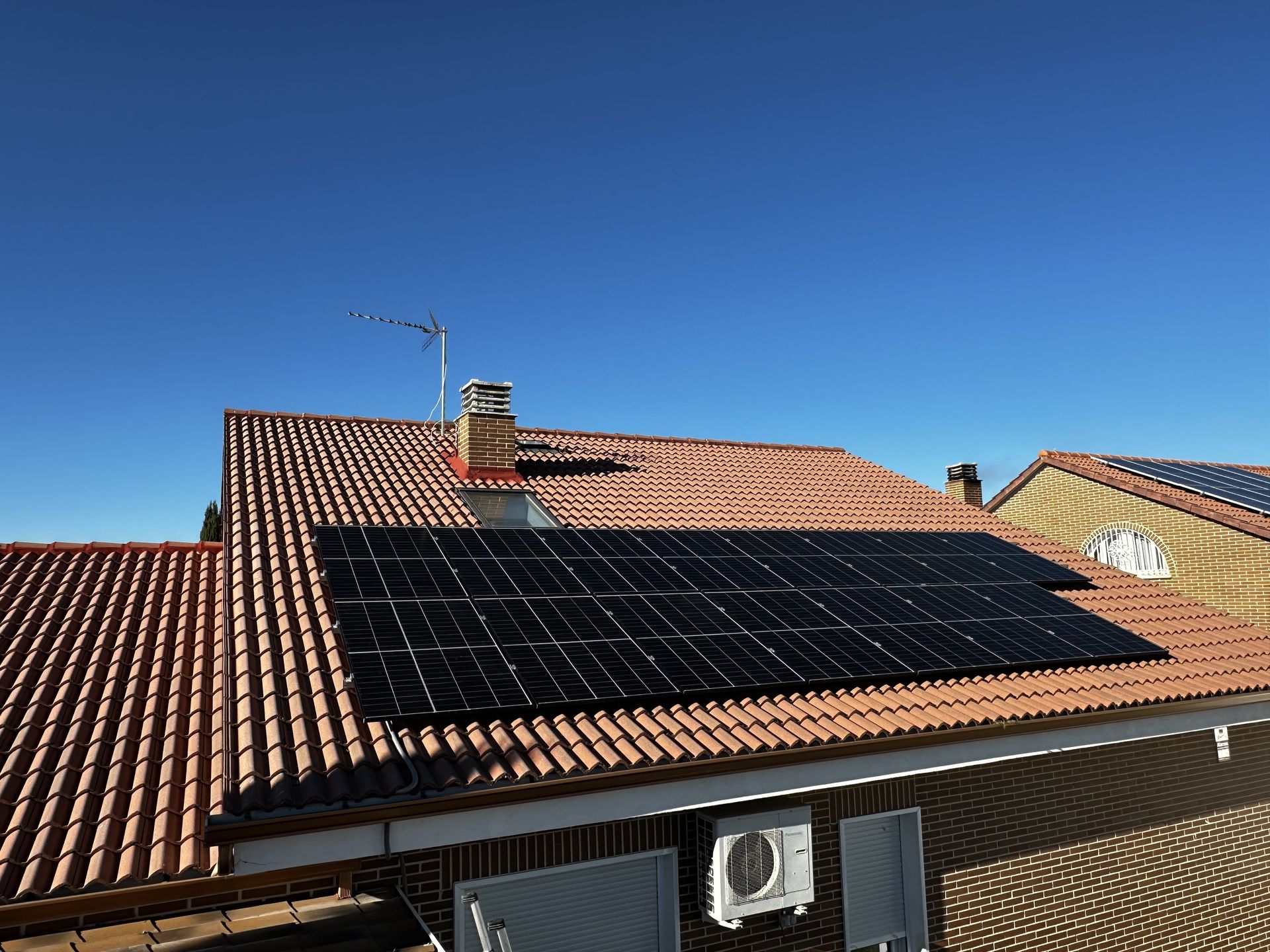 paneles solares sobre tejado