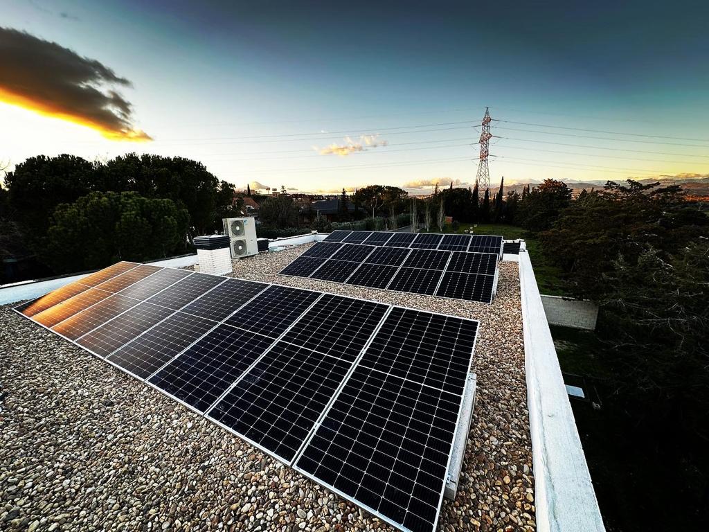 Paneles solares en techo plano